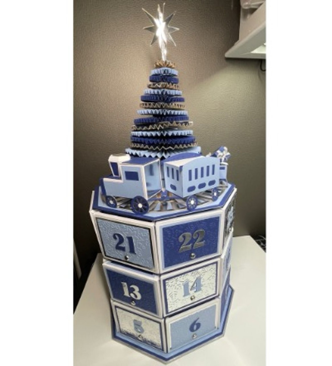 Base octogonale de calendrier de l’Avent Cricut en papier
