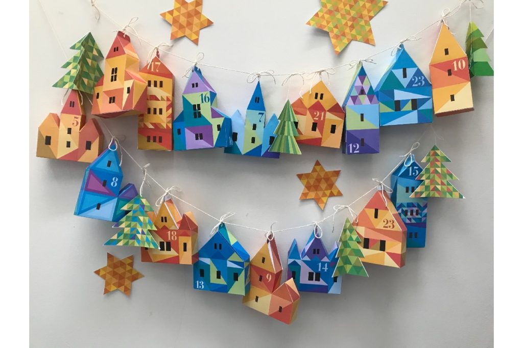 Guirlande de petites maisons de l’Avent à suspendre, découpe Cricut